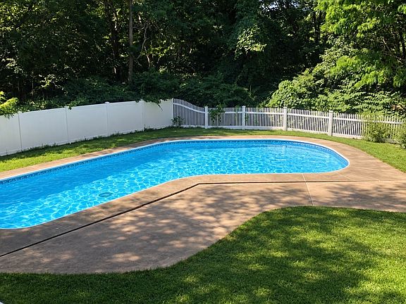 2nd image of 6 Overlook Drive