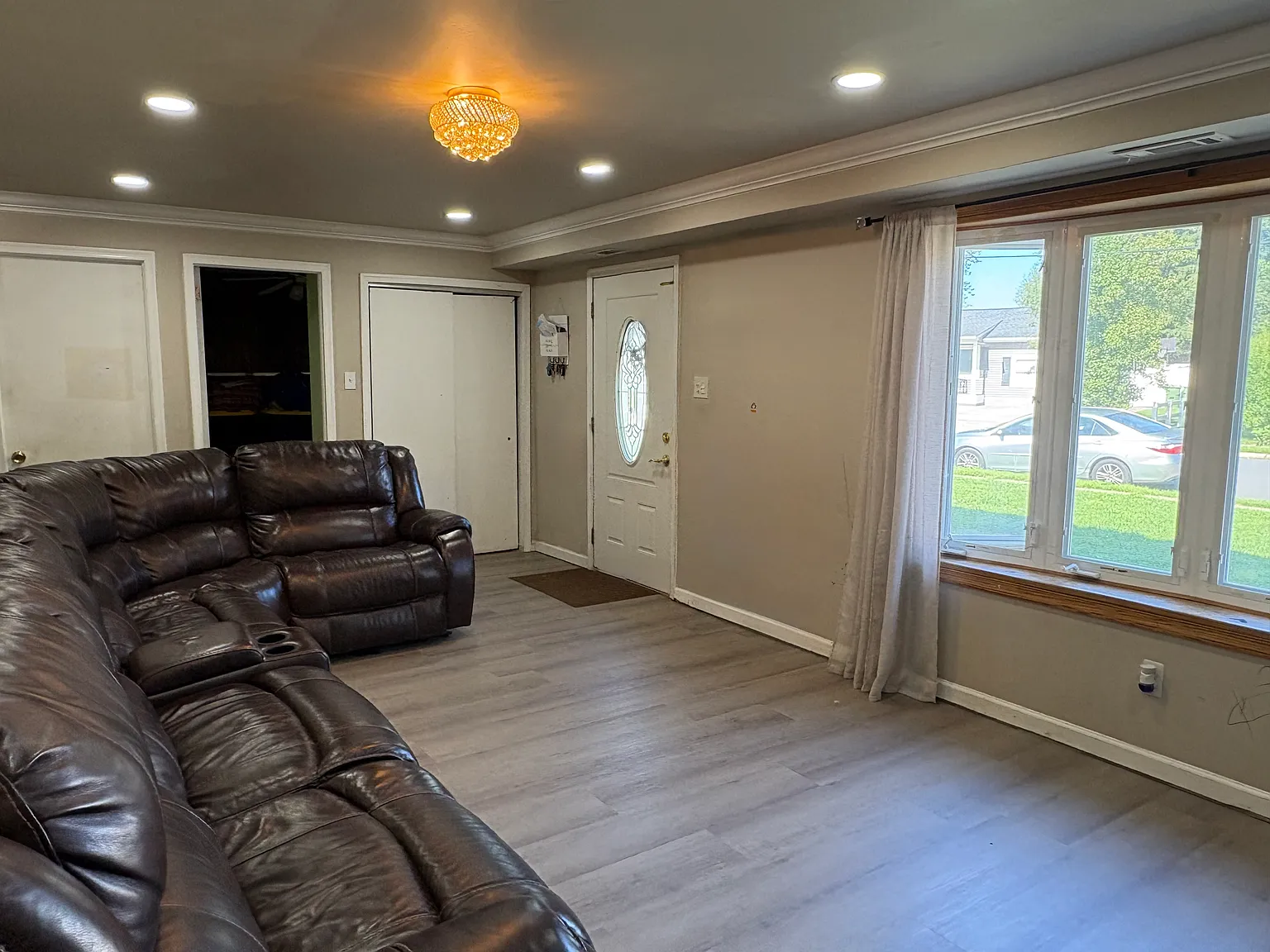 4 bed, 1.5 bath, 1380 sqft, $2,700 — Photo 2