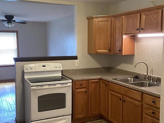 5th image of 4809 N Willow Ave