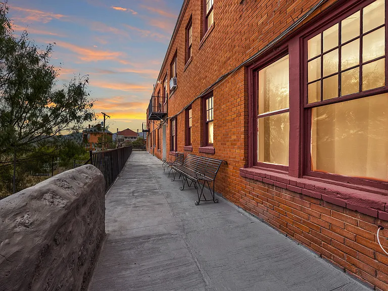 Sunset Heights - 412 W Yandell Street — Photo 14