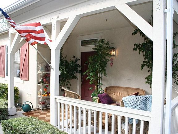4th image of 32 Nantucket Ln