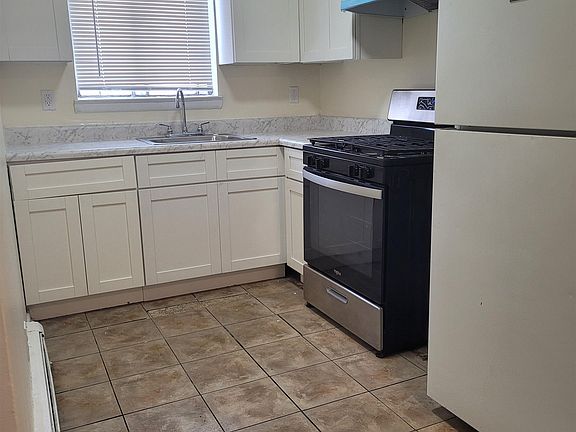 4th image of 15 Reserve Ave