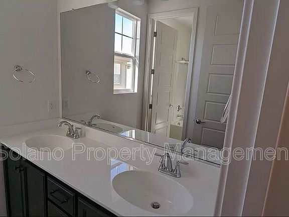 4th image of 2468 Lake Club Dr