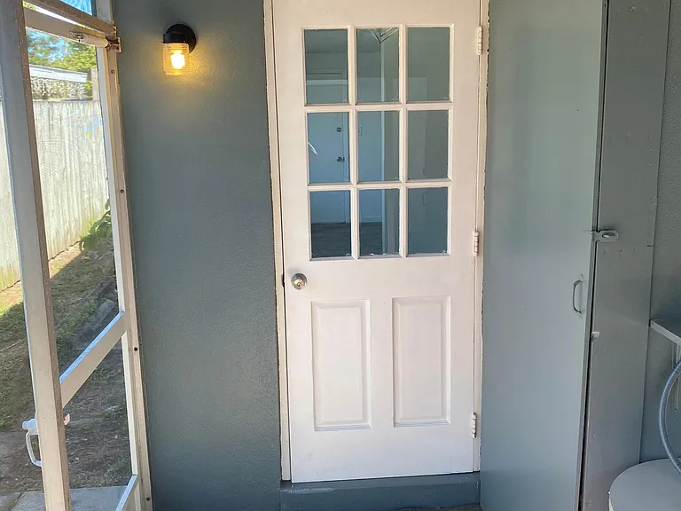2381 Chaucer St — Photo 22