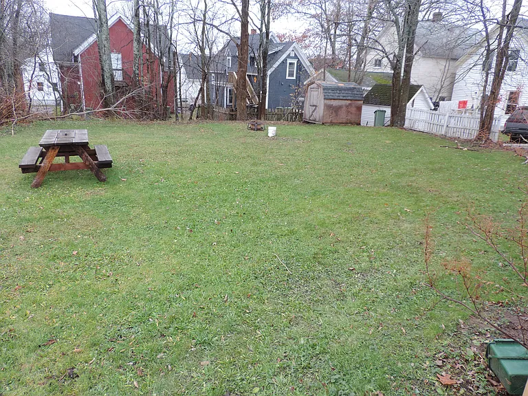 409 Pleasant St #UNITB — Photo 3