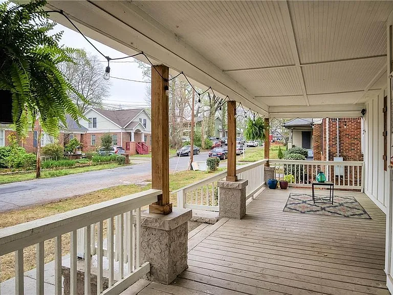1130 Larosa Ter SW — Photo 4