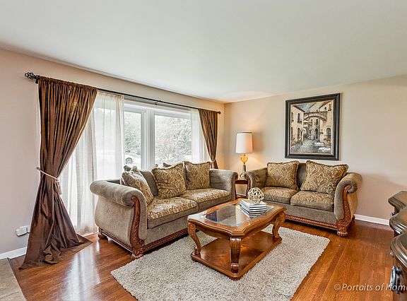 3rd image of 22W410 Balsam Dr