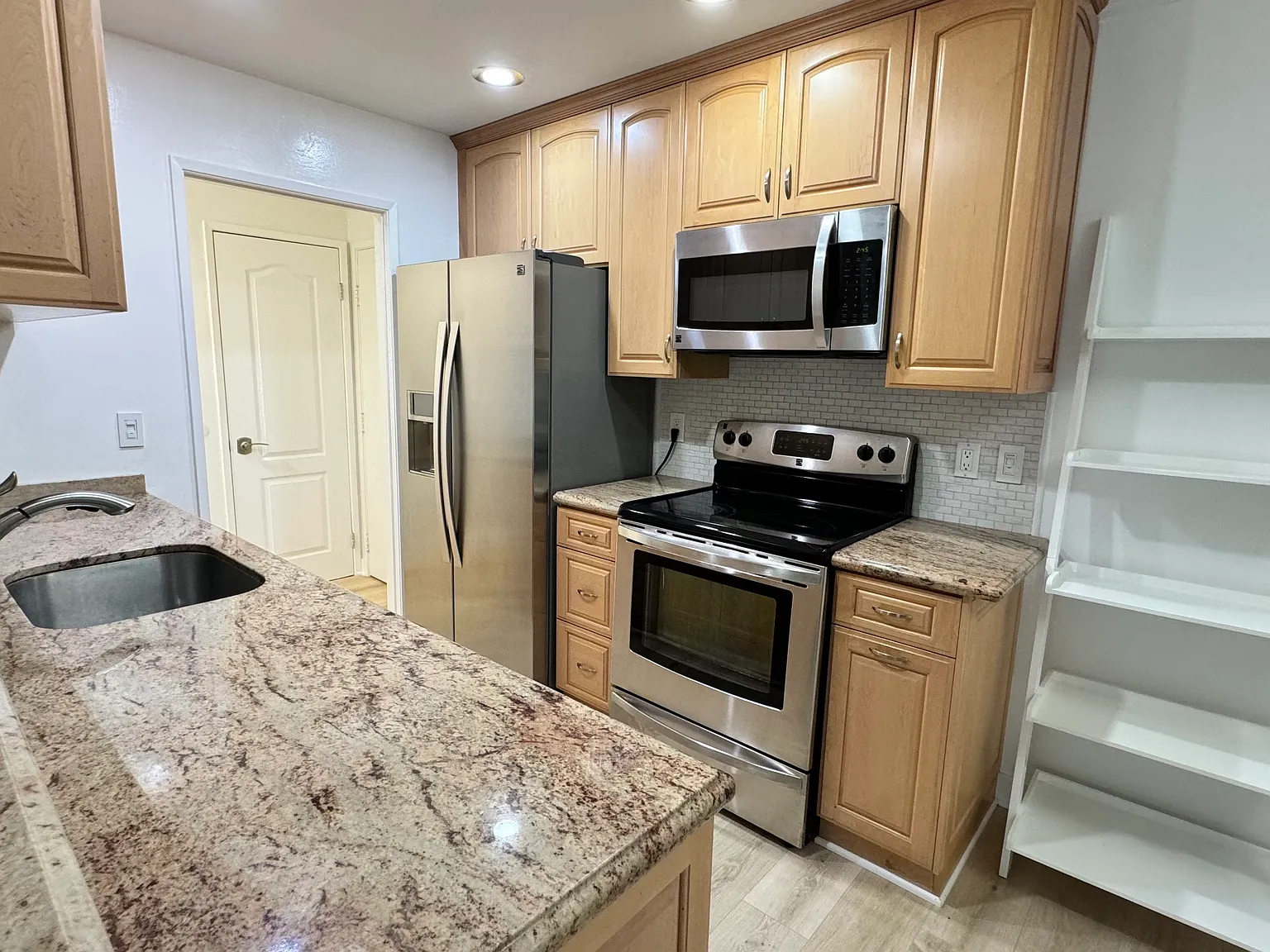 1 bed, 768 sqft, $2,750 — Photo 2