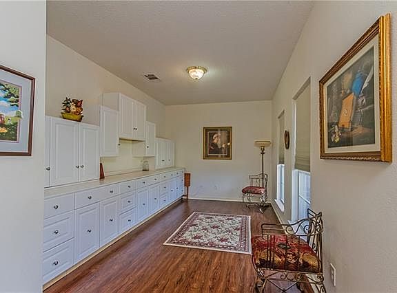 2nd image of 2102 Oak Meadow Cir