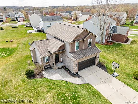 2nd image of 887 Canyon Creek Dr