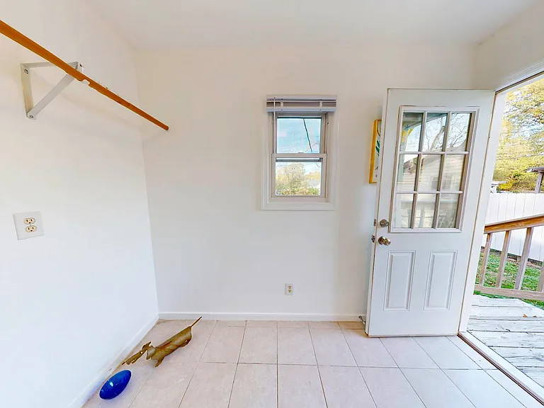 110 E Union St — Photo 15