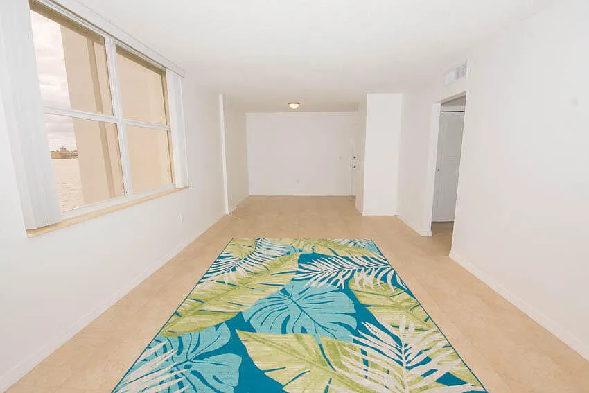 Building Photo - 301 Croton Ave #310