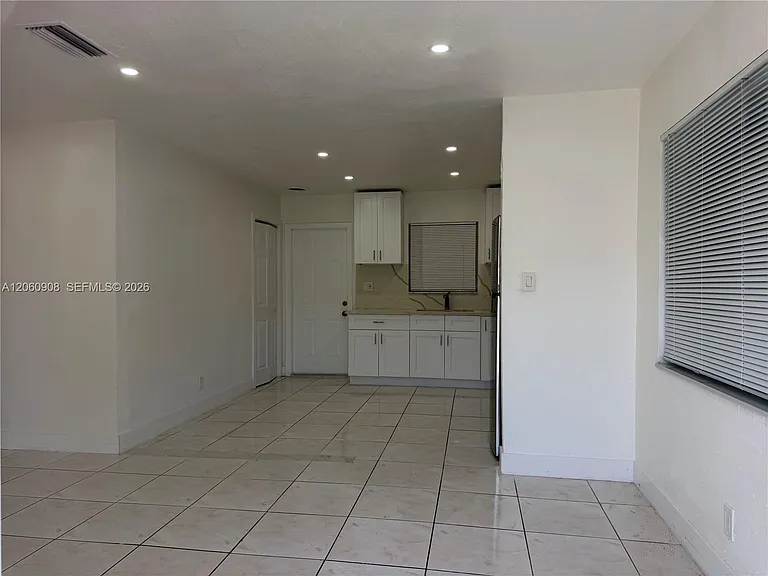 732 SW 6th St #732 — Photo 4
