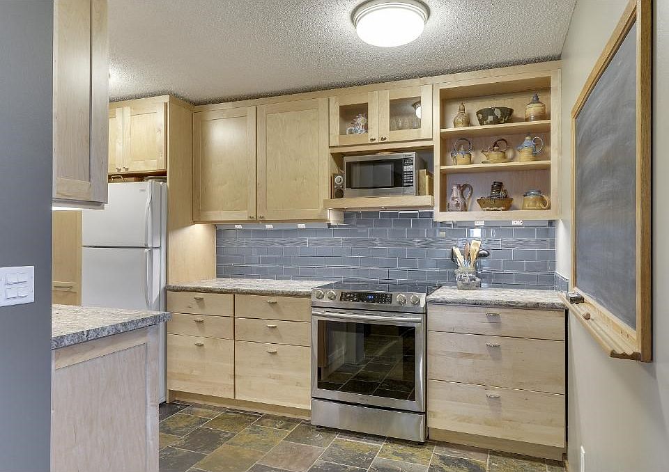 1st image of 26 10th St W Unit 1710