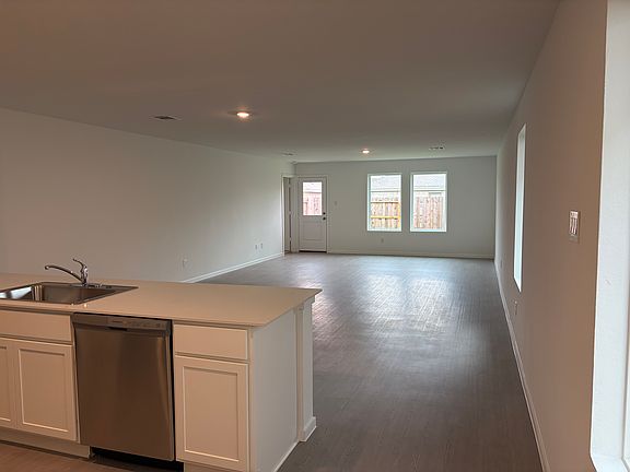 5th image of 3020 Huntersville Dr