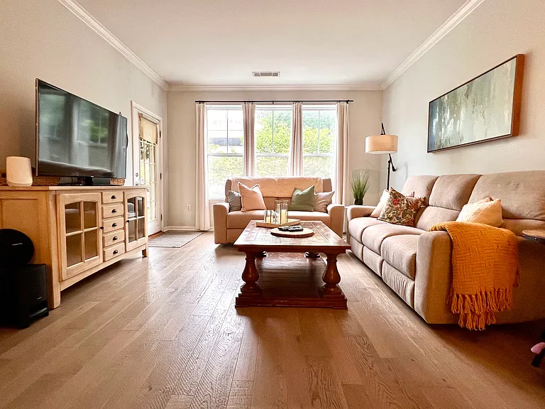 35 W Broad St #113 — Photo 4