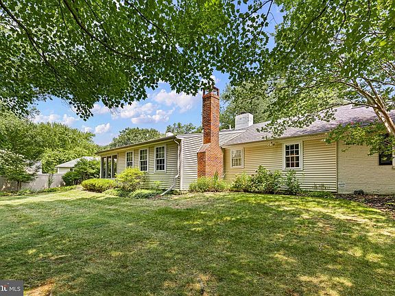 4th image of 12 Westover Cir