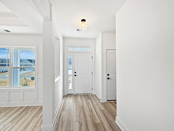 3rd image of 207 Hidden Pines Dr