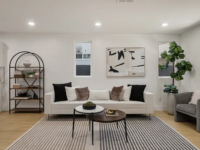 2706 S Cochran Ave — Photo 14
