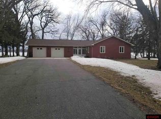 808 Lakeview Rd, Lake Crystal, MN 56055