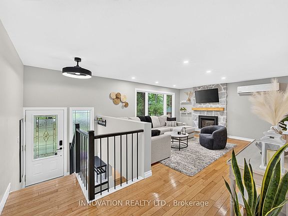 4th image of 136 Acorn Cres