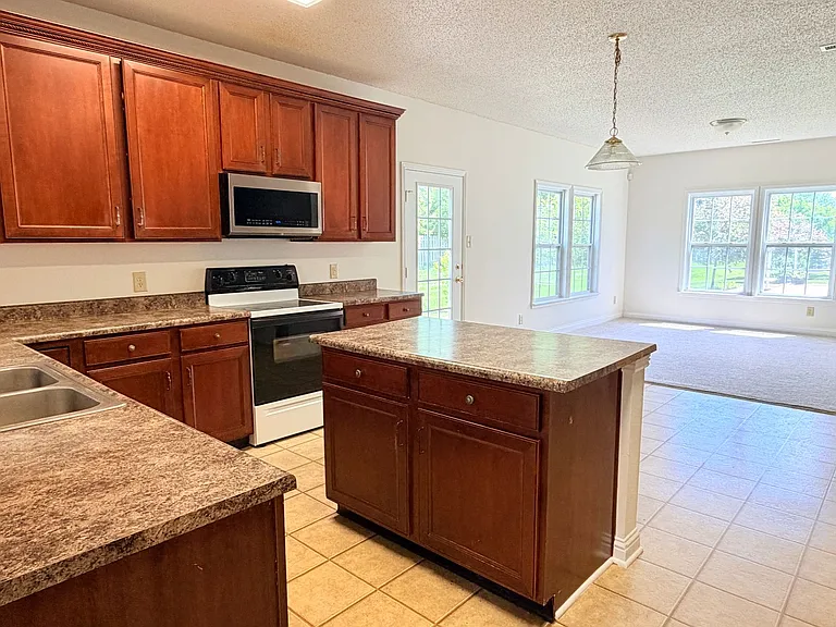 2946 Heirloom Ln — Photo 10