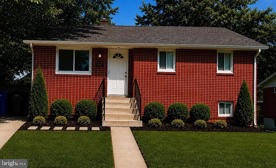 3 bed, 2.0 bath, 1688 sqft, $3,200 — Photo 1