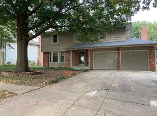 2630 SW Ashworth Pl, Topeka, KS 66614