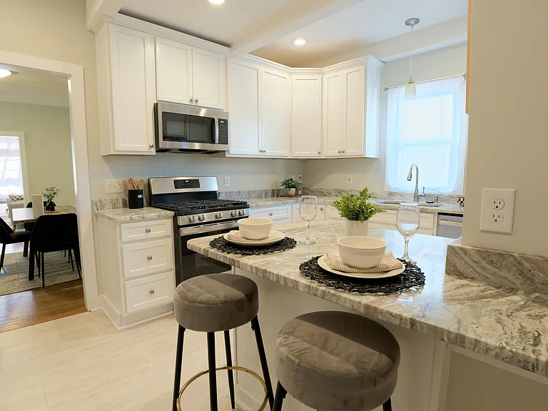 224 Langley Ave — Photo 4