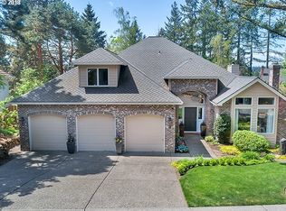 9 1/2 Hillshire Dr, Lake Oswego, OR 97034