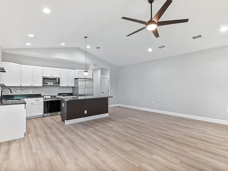631 Oakland Ave — Photo 14