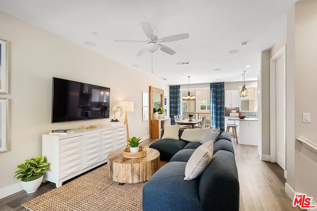 2 bed, 2.5 bath, 1483 sqft, $6,300 — Photo 2