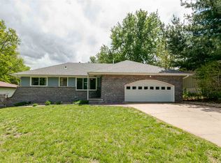 3221 Park Cir, Manhattan, KS 66503