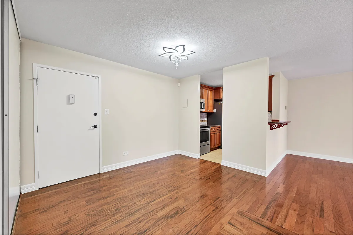 Building Photo - 2281 S Vaughn Way #301