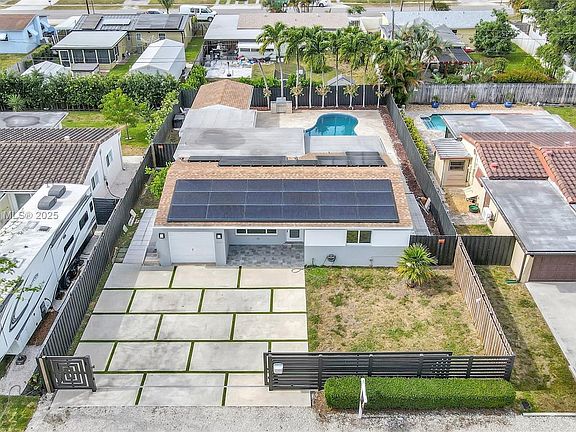 3rd image of 1031 SW 32nd St