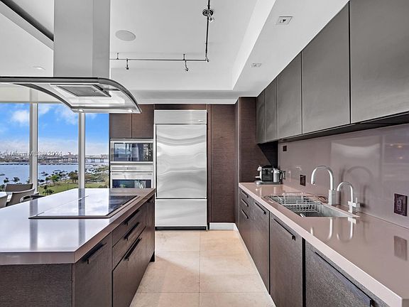 4th image of 2020 N Bayshore Dr APT 1102