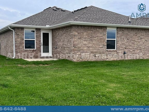 3rd image of 301 Molly Dean Dr