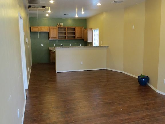 5th image of 536 SW 31st St