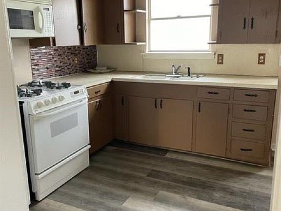 3rd image of 102 Avenue G