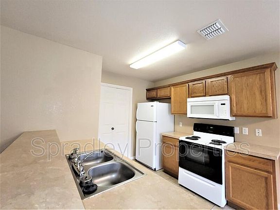 3rd image of 928B N Penelope St