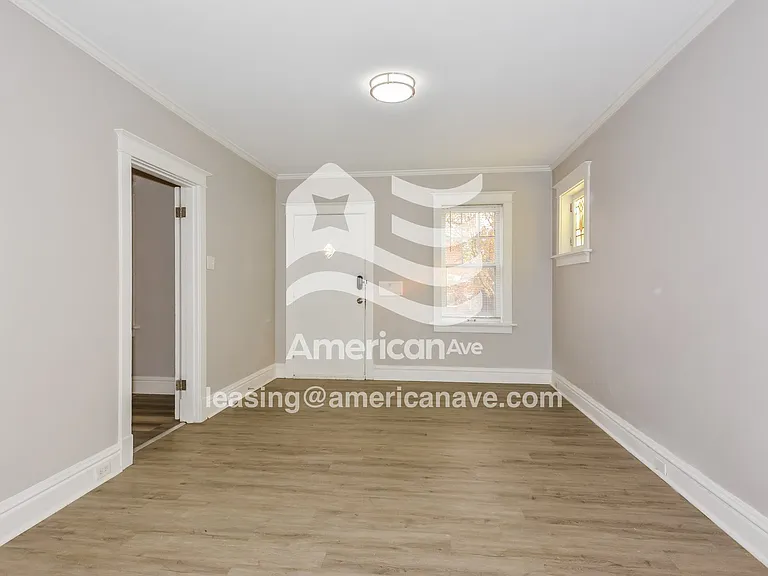 1335870_005_wm_-_living_room_13402776.jpg