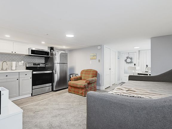 4th image of 823 Ocean Ave APT B