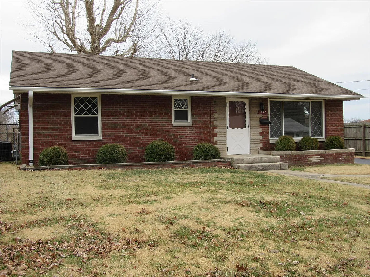 217 Longfellow Ave photo 1