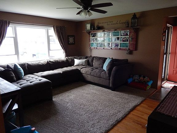 3rd image of 450 Blanchette Ave