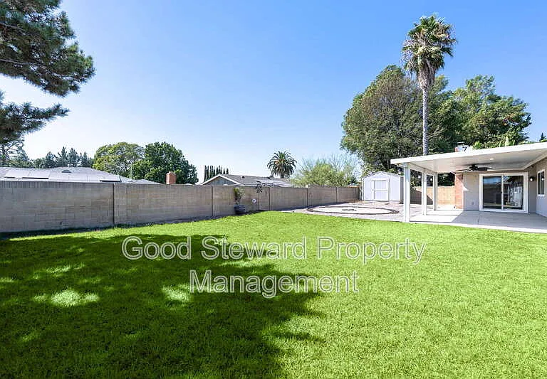 1219 N Van Buren St — Photo 37