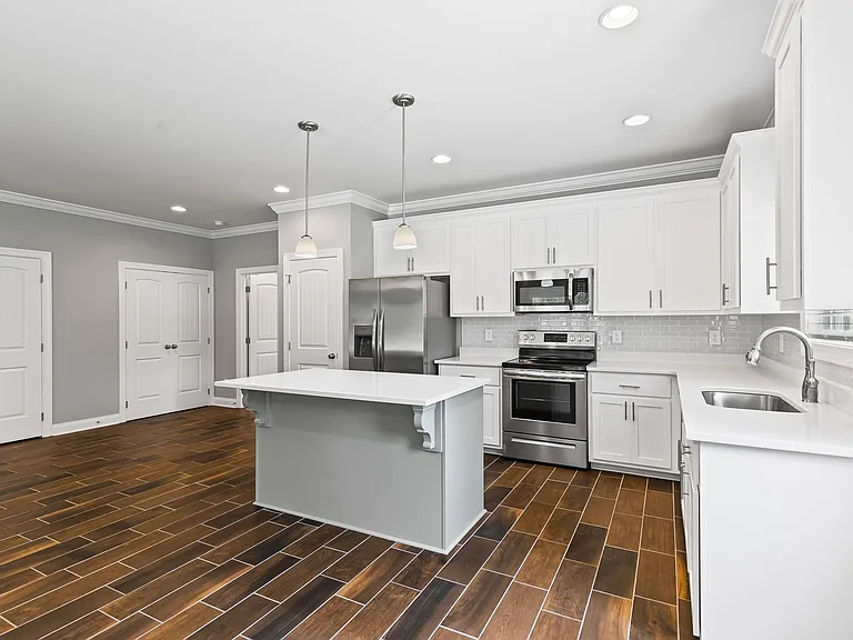 808 Downs Ct — Photo 6