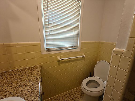 4th image of 115 Charles St