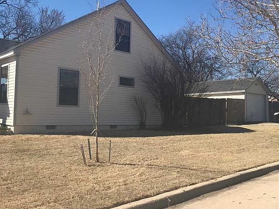 3rd image of 1601 NW Columbia Ave