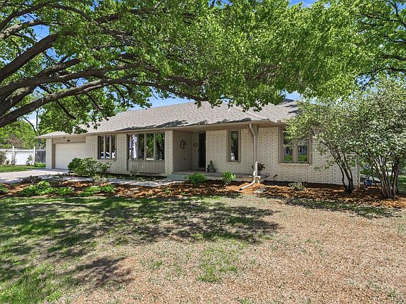 2nd image of 2308 N Longwood Cir