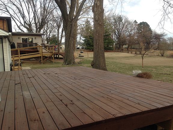Huge deck for entertaining!